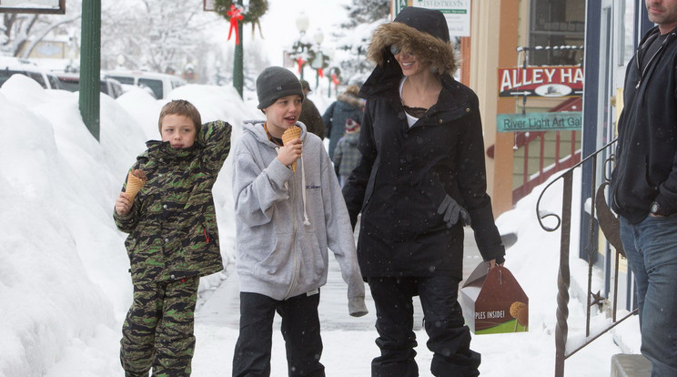 Jolie és a gyerekek síelni mentek / Fotó: Profimedia-Reddot