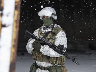 Ukraiński żołnierz stacjonujący w Doniecku.