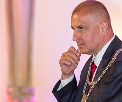 Dutkiewicz w "DGP": Ciągnie mnie do wielkiej polityki, ale...