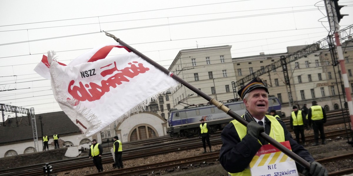 Strajki na kolei wracają. W Polregio strajk generalny odbędzie się 16 maja. Zdjęcie ze strajku generalnego w 2013 r.