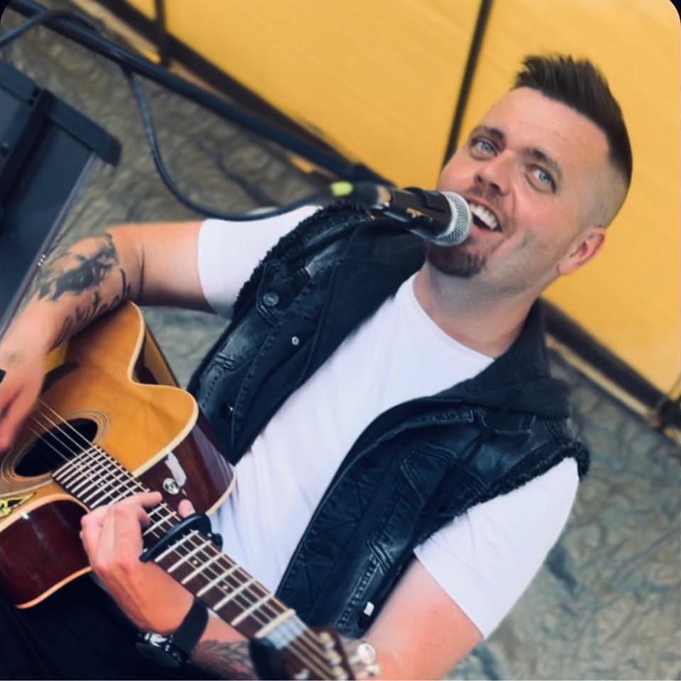 Slovenský spevák Adam Urban. 