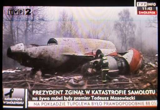 10 kwietnia samolot z prezydentem Lechem Kaczyńskim i jego żoną oraz 94 innymi osobami rozbił się pod Smoleńskiem