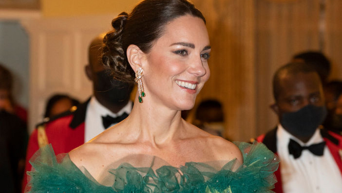 Księżna Kate skradła show na Jamajce. Oto tajniki jej makijażu i fryzury -  Uroda