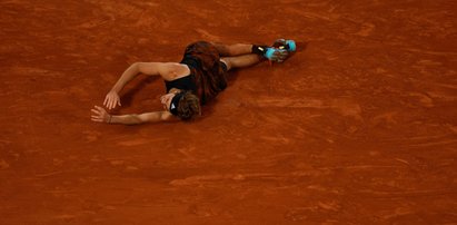 Dramat w półfinale French Open! Tenisista zjechał z toru na wózku! [ZDJĘCIA]