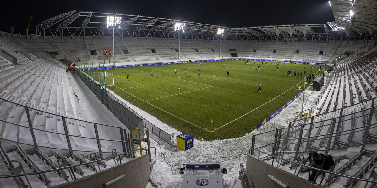 Na zdjęciu stadion Legii Warszawa, która ze względu na wyższe przychody z reklam, załapie się na stawkę 10 proc. - wylicza "Rz".