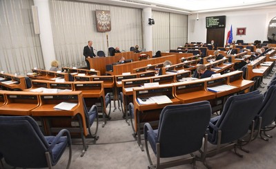 Senat chce dalszych zmian w tarczy 6.0. Więcej branż ma być objętych pomocą