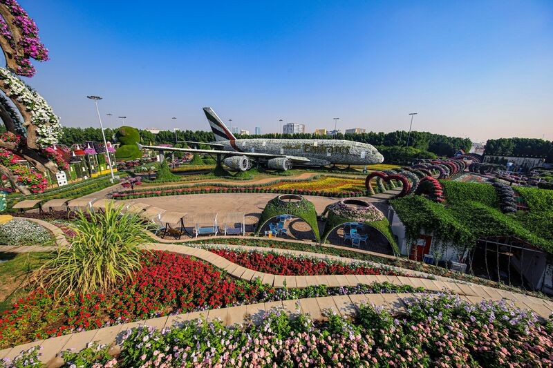 Airbus A380 v Dubai Miracle Garden