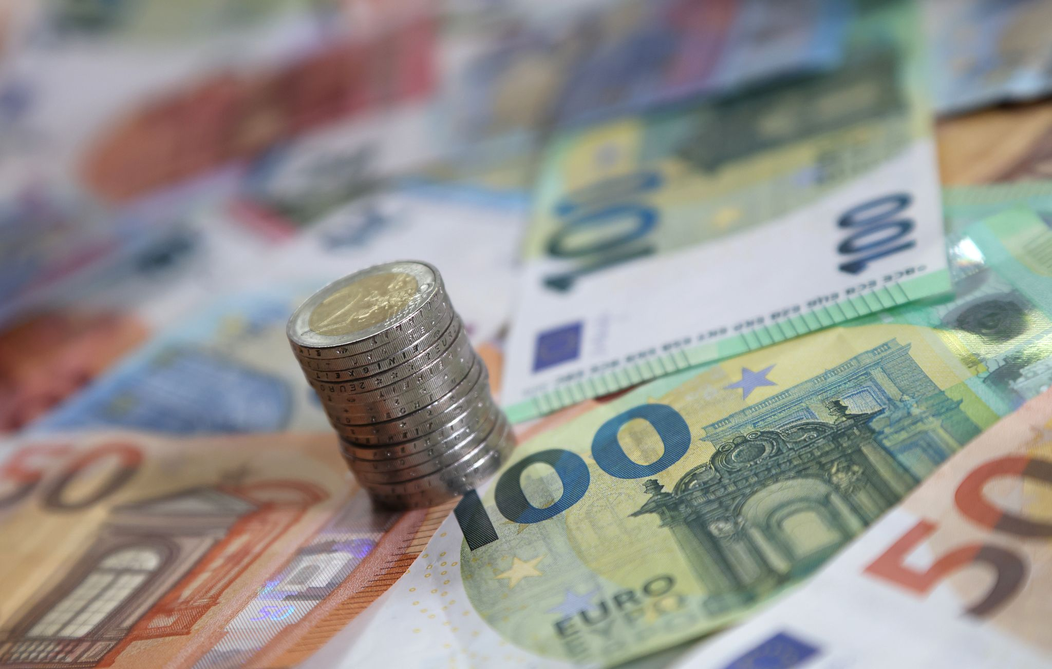 2026: Mindestlohn steigt auf 13,90 Euro, Deutschlandticket kostet 63 Euro