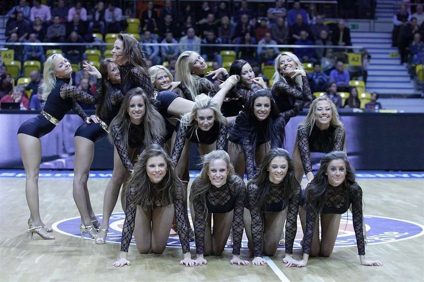 Ależ oni mają boskie cheerleaderki!