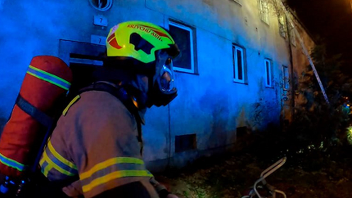 Poznań. Pożar mieszkania na Dębcu. Sąsiedzi wspominają 8-letnią Karinę