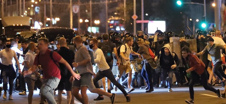 Brutalne starcia milicji z demonstrantami na Białorusi. Jest OŚWIADCZENIE MSZ