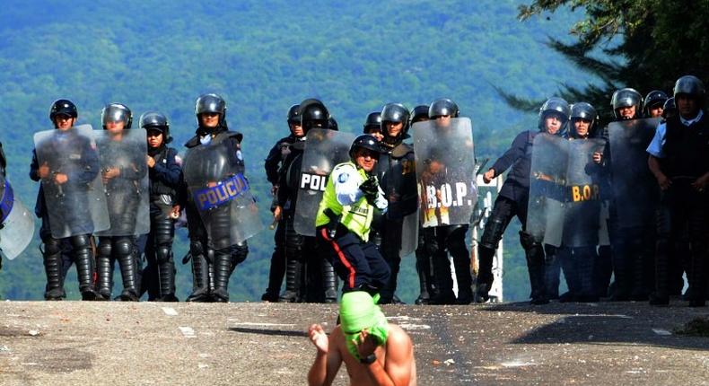 Riot police confront opponents to Nicolas Maduro's government in San Cristobal, state of Tachira, Venezuela on October 24, 2016