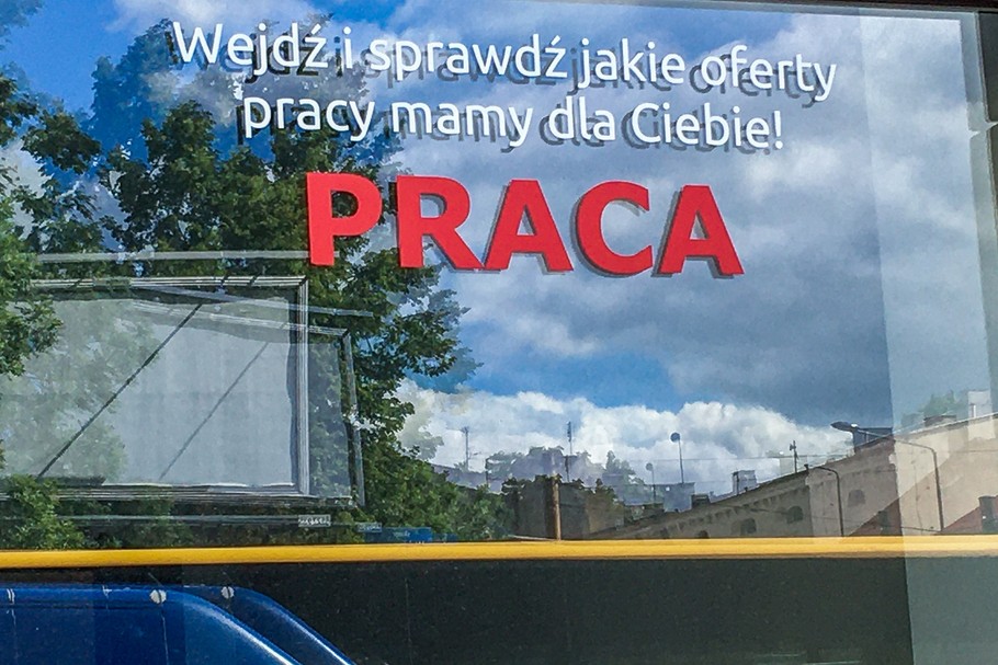 Przeciętne wynagrodzenie w sektorze przedsiębiorstw w październiku 2020 r. wyniosło prawie 4 tys. zł na rękę i było o 4,7 proc. wyższe niż rok wcześniej.