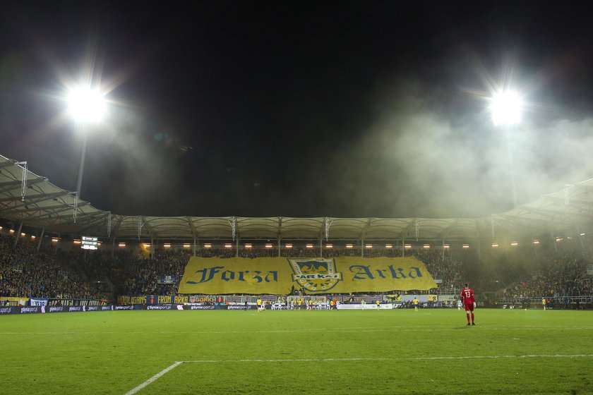 Będą kary za skandaliczne zachowanie kibiców