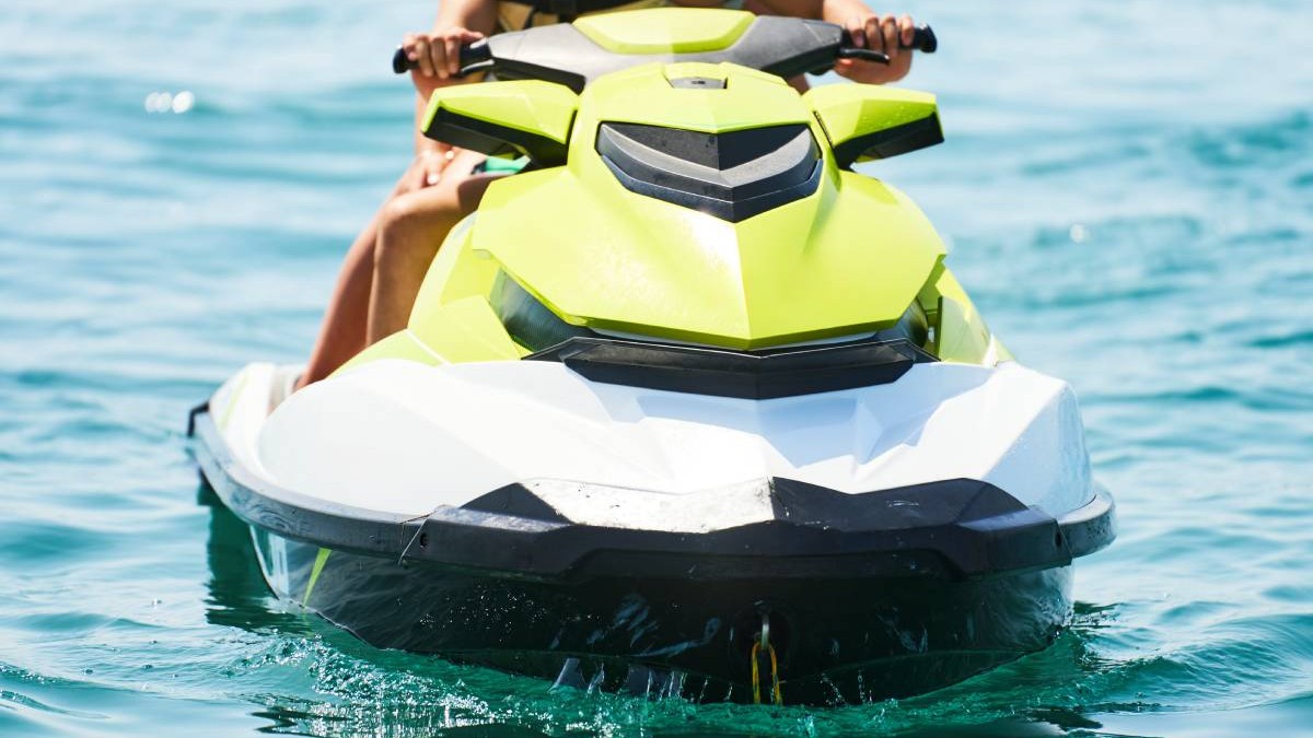Un român a trecut granița dintre Canada și SUA cu un jet ski, apoi a condus 4.500 de kilometri până la Los Angeles și a fost arestat