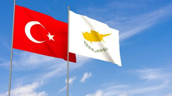 Flagi Turcji i Cypru. Źródło: freepik