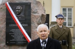 "FT": PiS na punkcie kontrolowania historii ma obsesję nie mniejszą niż jej komunistyczni poprzednicy