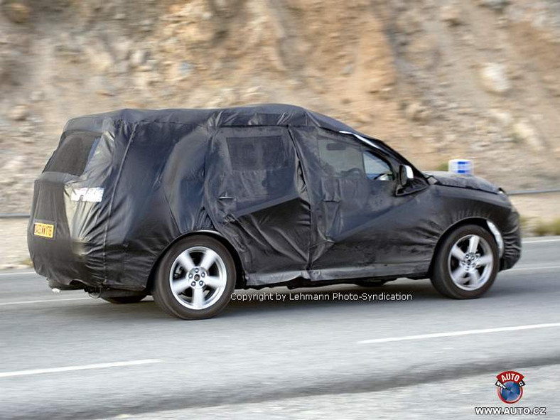 Zdjęcia szpiegowskie: nowe SUVy Peugeota i Citroena pojawią się w roku 2007
