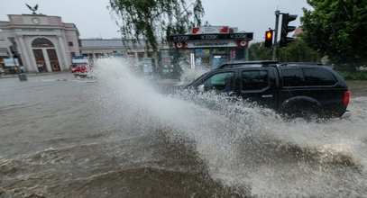 Będzie lać jak z cebra i niebezpiecznie wiać. Nowe ostrzeżenia dla województw