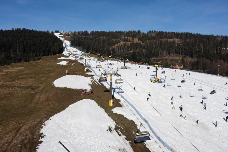 Stacja narciarska na Polanie Szymoszkowej