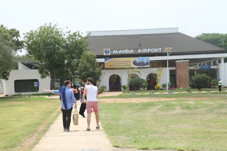 Government closes airport after daring Al shabaab attack