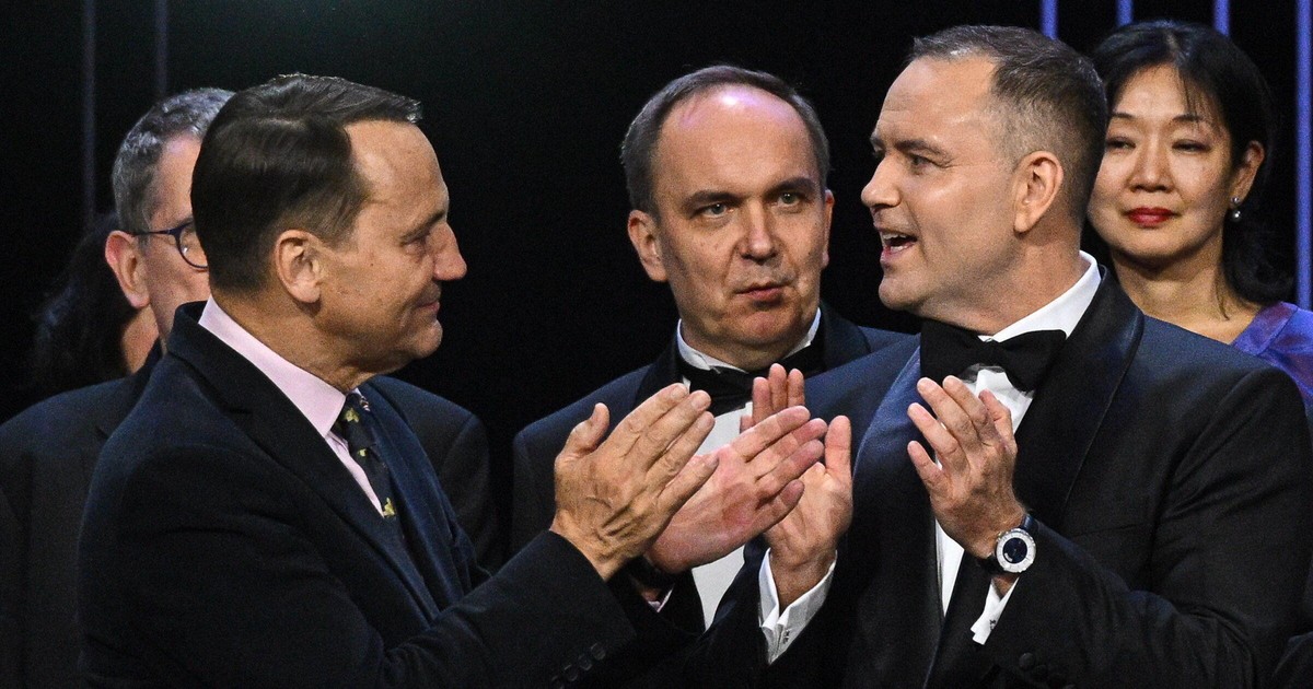 MSZ odpowiedział Nawrockiemu. Pokazano zdjęcie Sikorskiego z przeszłości