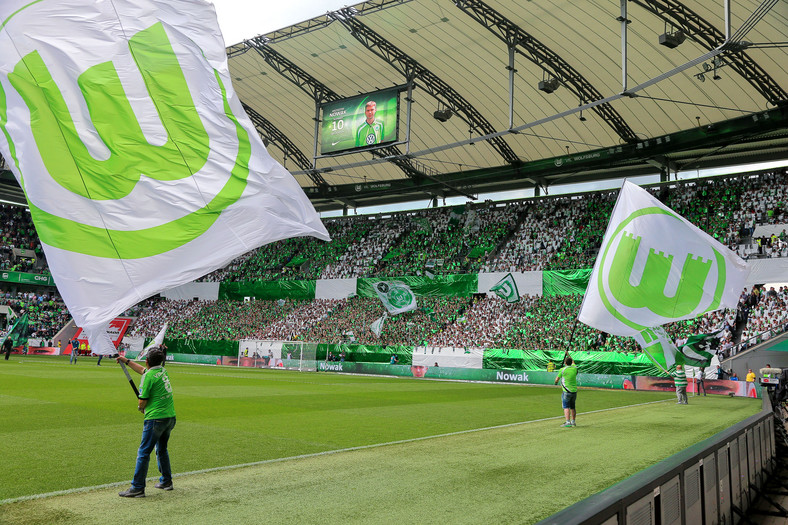 Hołd dla Krzysztofa Nowaka podczas meczu  VfL Wolfsburg - Borussia Moenchengladbach w sezonie 2016/17