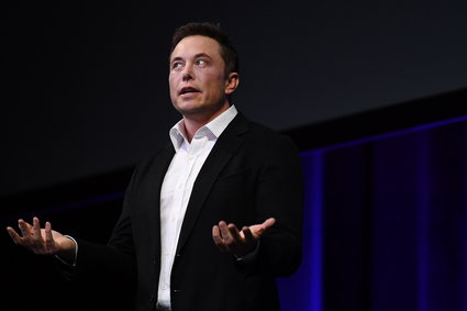 Elon Musk to jeden z liderów, którzy śpią krótko. Czasem nocuje... w fabryce Tesli