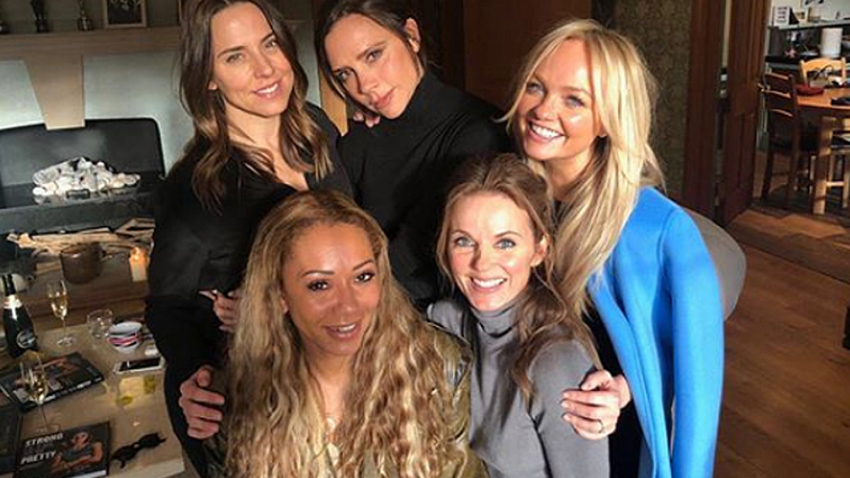 Victoria Beckham pokazała na Instagramie zdjęcie, na którym pozują z nią byłe wokalistki zespołu Spice Girls. Publikacją żona Davida Beckhama potwierdziła powrót kultowego girls bandu na scenę.