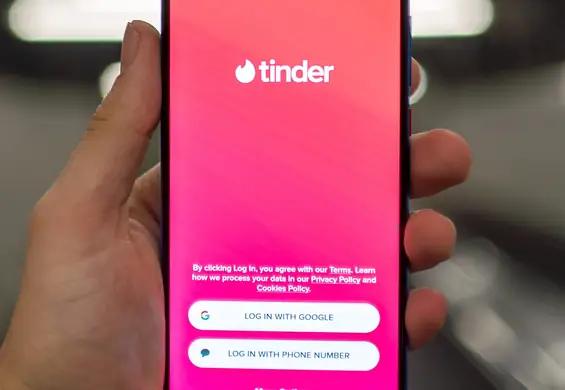 Tinder wychodzi naprzeciw użytkownikom. Pojawiła się funkcja swatki