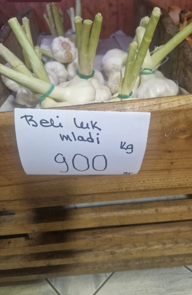 Beli luk papreno skup u Beogradu