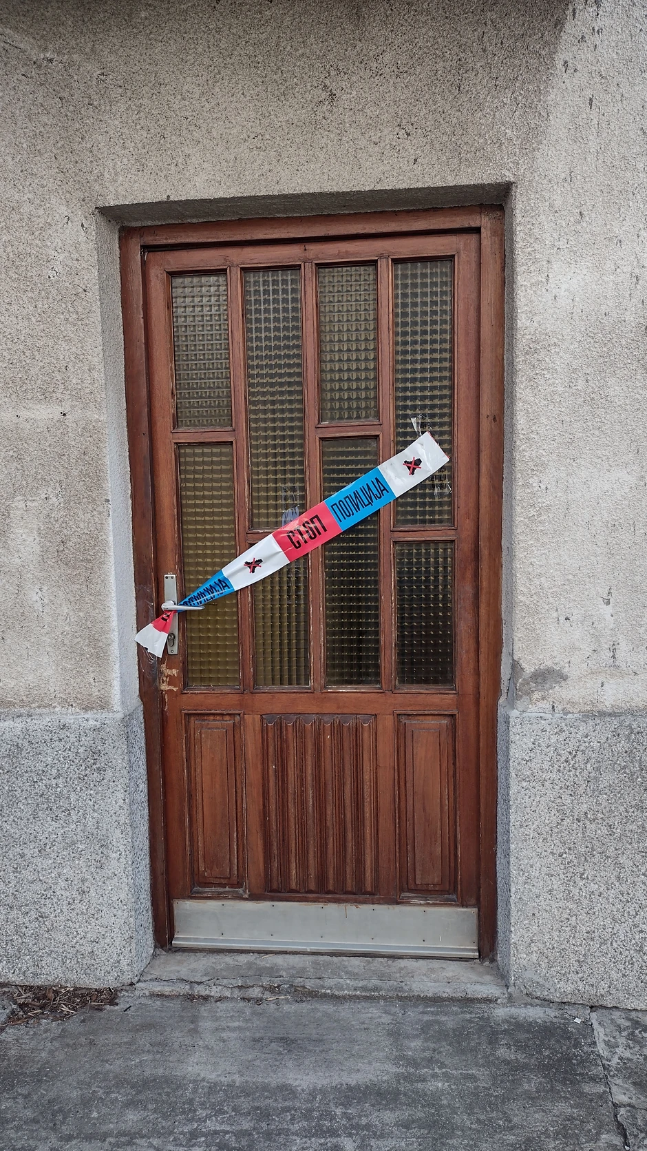 Vrata kuće u Ulici Despota Stefana u kojoj su pronađeni supružnici mrtvi