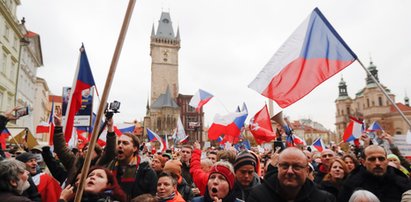 Czesi buntują się przeciwko szczepieniom i restrykcjom. Wielka demonstracja w Pradze