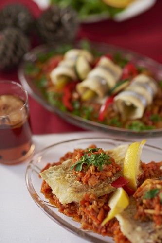 <b>Ryba po grecku</b>
Pomimo nazwy to typowo polskie danie, w jego skład wchodzi smażona ryba i warzywa.