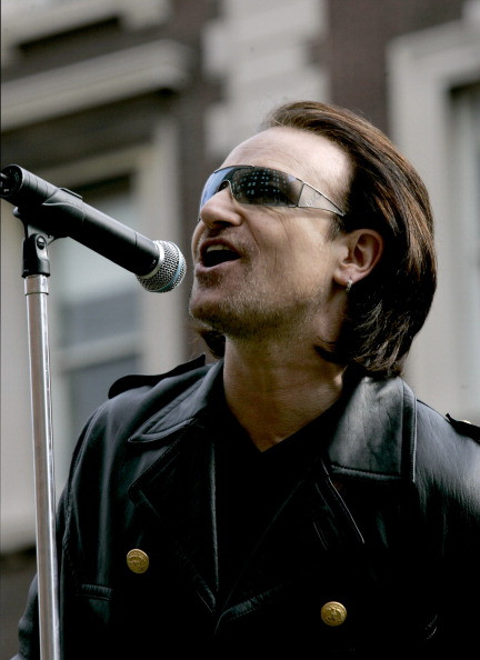 Bono w 2004 r.