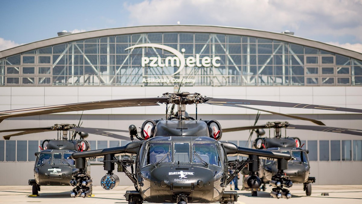 S-70i™ BLACK HAWK Minister Antoni Macierewicz obiecał, że te maszyny znajdą się na wyposażeniu polskiej armii. Fot. Krzysztof Trzski/kris trzaski fotografia/Lockheed Martin