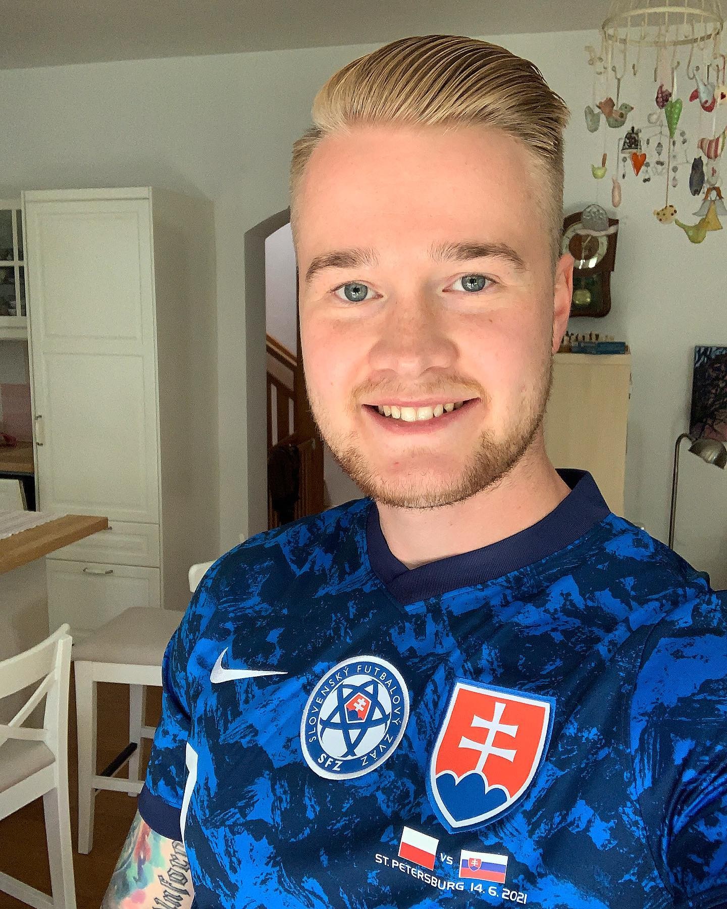 Hlásateľ futbalového klubu Slovan Bratislava Jakub Vrbinčík.