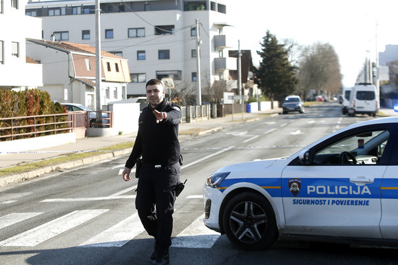 MLADIĆ (28) NOŽEM UBADAO MAJKU DO SMRTI Detalji svirepog zločina u Zagrebu: Policija ušla u kuću u specijalnim odelima