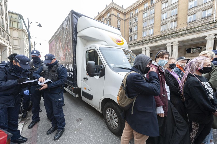 Aktywiści "Stop Bzdurom" kolejny raz zablokowali ciężarówkę