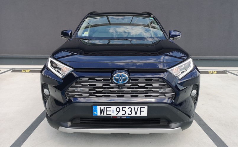 Toyota RAV4 Hybrid - na bazie tego auta Suzuki zaoferuje własnego SUV-a z napędem hybrydowym