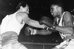 Zobacz, jak Muhammad Ali walczył o olimpijskie złoto z Polakiem Zbigniewem Pietrzykowskim