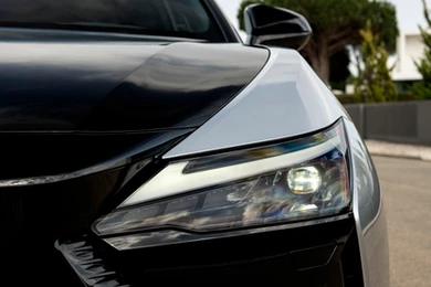 Nowy Lexus wjeżdża do Polski. Jest duży, szybki i wygodny. Ile kosztuje?