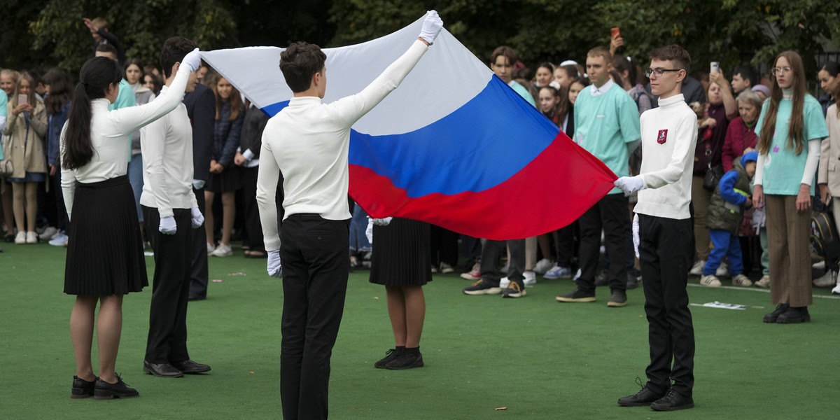 Rozpoczęcie roku szkolnego w szkole w Moskwie. 1 września 2022 r.