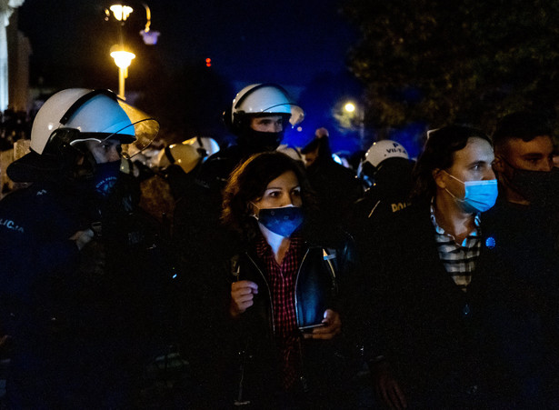 Protest przeciwko zakazowi aborcji w Katowicach. Policja użyła pałek i gazu