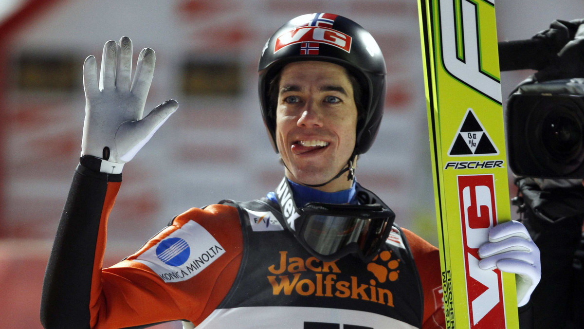 Norweg Anders Bardal zwyciężył w niedzielnym konkursie Pucharu Świata w skokach narciarskich w niemieckim Willingen i wskoczył na pierwsze miejsce klasyfikacji generalnej. Piąte miejsce zajął Kamil Stoch. Do drugiej serii sensacyjnie nie zakwalifikował się dotychczasowy lider cyklu Austriak, Andreas Kofler.