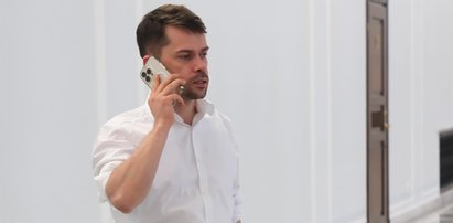 Wiceminister Kołodziejczak po Sejmie chodzi na luzaka. Ekspertka zachwycona: On ma taką energię!