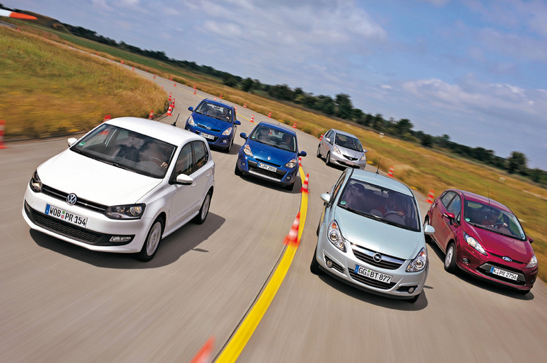 Nowy Volkswagen Polo kontra benzynowa konkurencja - Czy okaże się lepsze od Fiesty, Jazza, i20, Corsy i Clio?