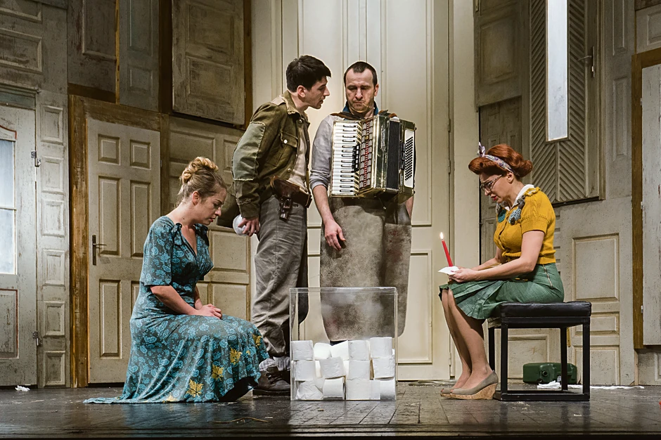 Uloge tumače: Hristina Popović, Svetozar Cvetković, Nenad Jezdić, Viktor Savić, Nemanja Oliverić, Dubravka Mijatović, Ivan Jevtović i Dragana Đukić
