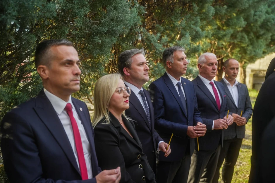 Selaković na grobu Alekse Šantića