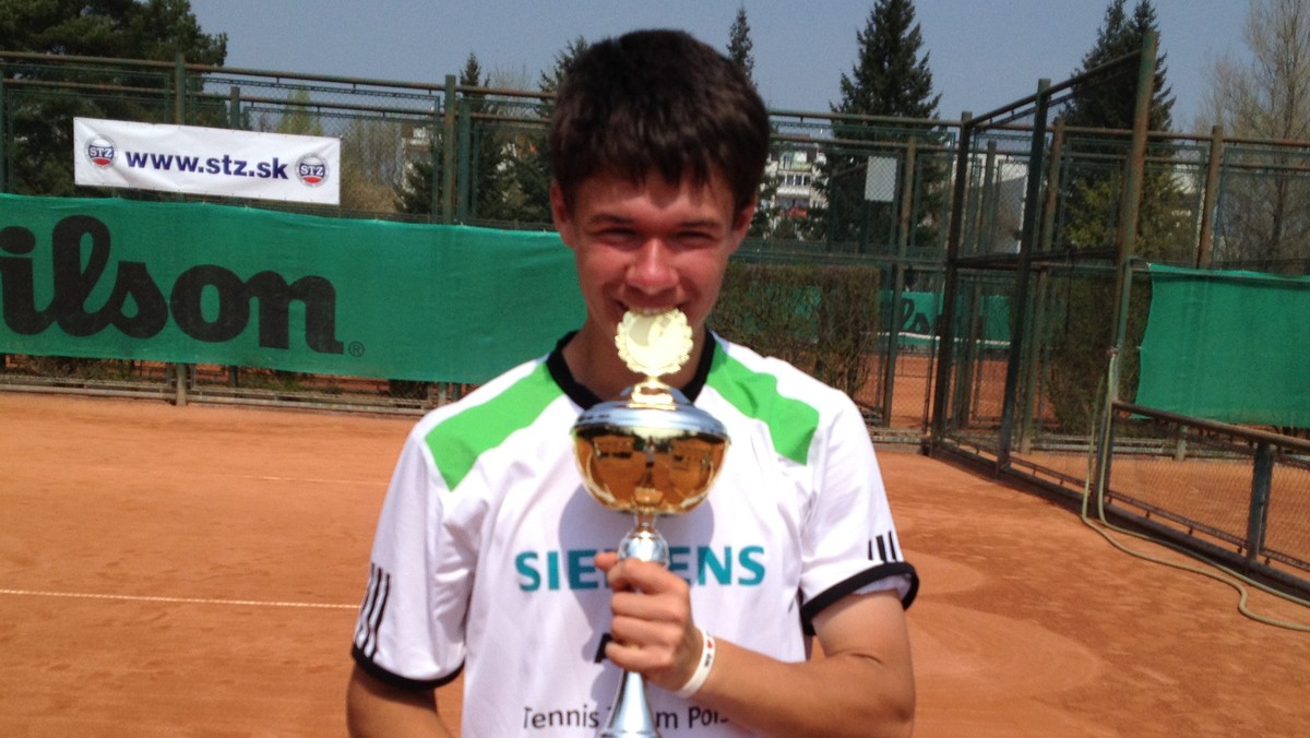 Kamil Majchrzak, w parze z Martinem Redlickim, Amerykaninem polskiego pochodzenia, awansował do ćwierćfinału juniorskiego US Open w grze podwójnej. Dziś w nocy czasu polskiego, w walce o półfinał, zmierzą się z deblem Rublev/Zverev.